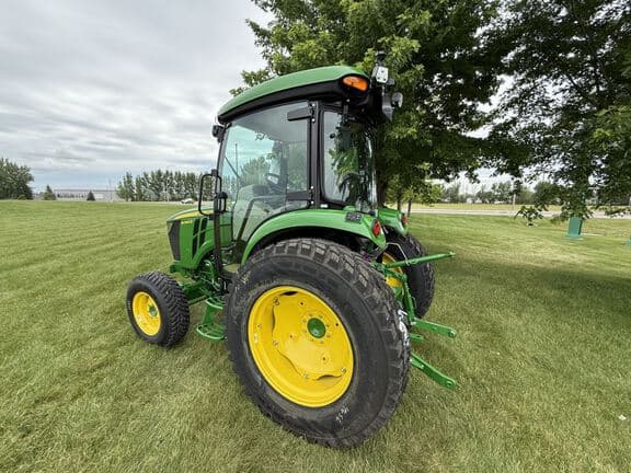 Image of John Deere 4066R equipment image 3