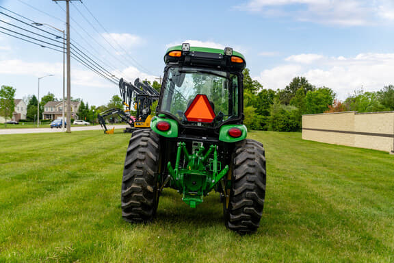 Image of John Deere 4066R equipment image 4