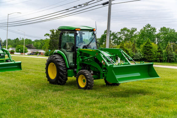 Image of John Deere 4066R equipment image 1