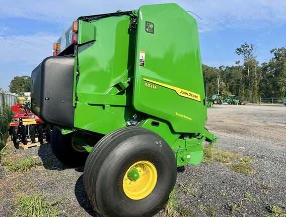 Image of John Deere 451M equipment image 4