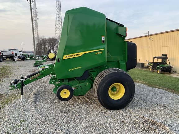 Image of John Deere 451M equipment image 3