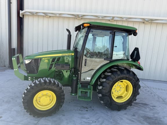 Image of John Deere 5060E equipment image 2