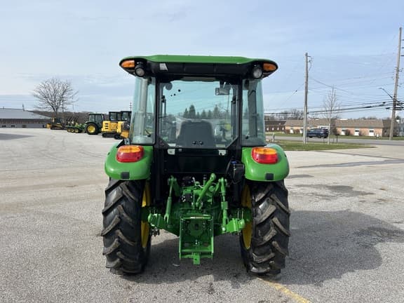 Image of John Deere 5060E equipment image 4