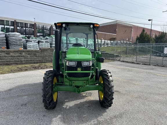 Image of John Deere 5060E equipment image 1