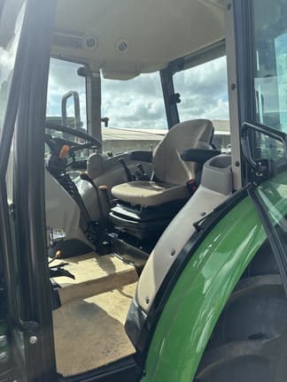 Image of John Deere 5067E equipment image 3