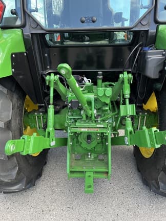 Image of John Deere 5075E equipment image 4