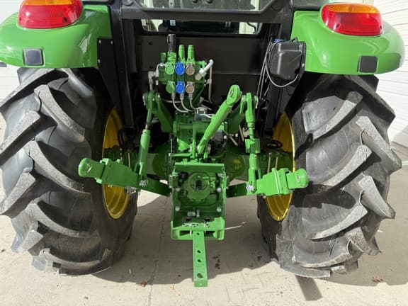 Image of John Deere 5090E equipment image 4