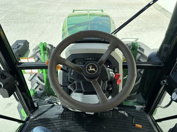 Image of John Deere 5100E equipment image 1