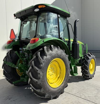 Image of John Deere 5100E equipment image 3