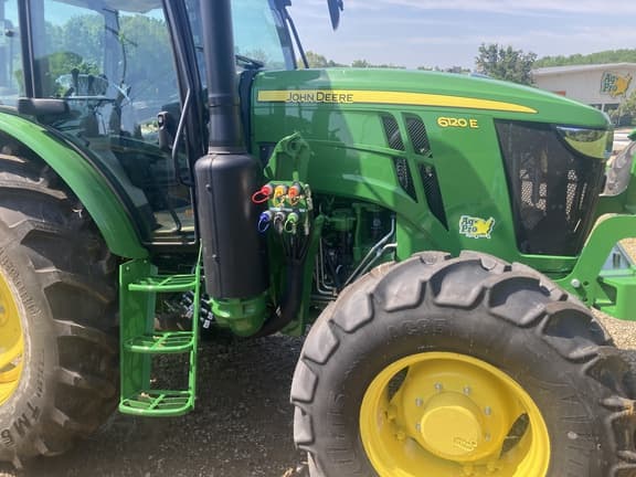 Image of John Deere 6120E equipment image 3