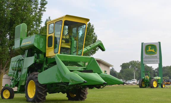 Image of John Deere FC12E equipment image 3