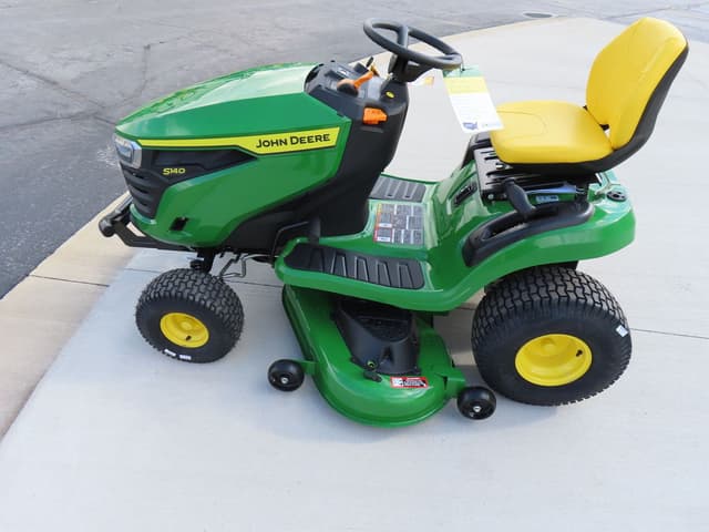 Image of John Deere S140 equipment image 4