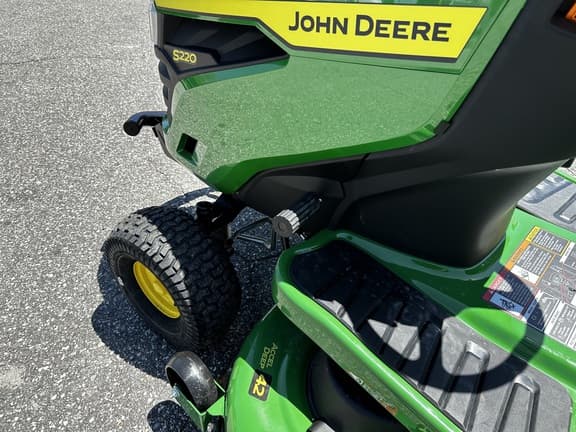 Image of John Deere S220 equipment image 1