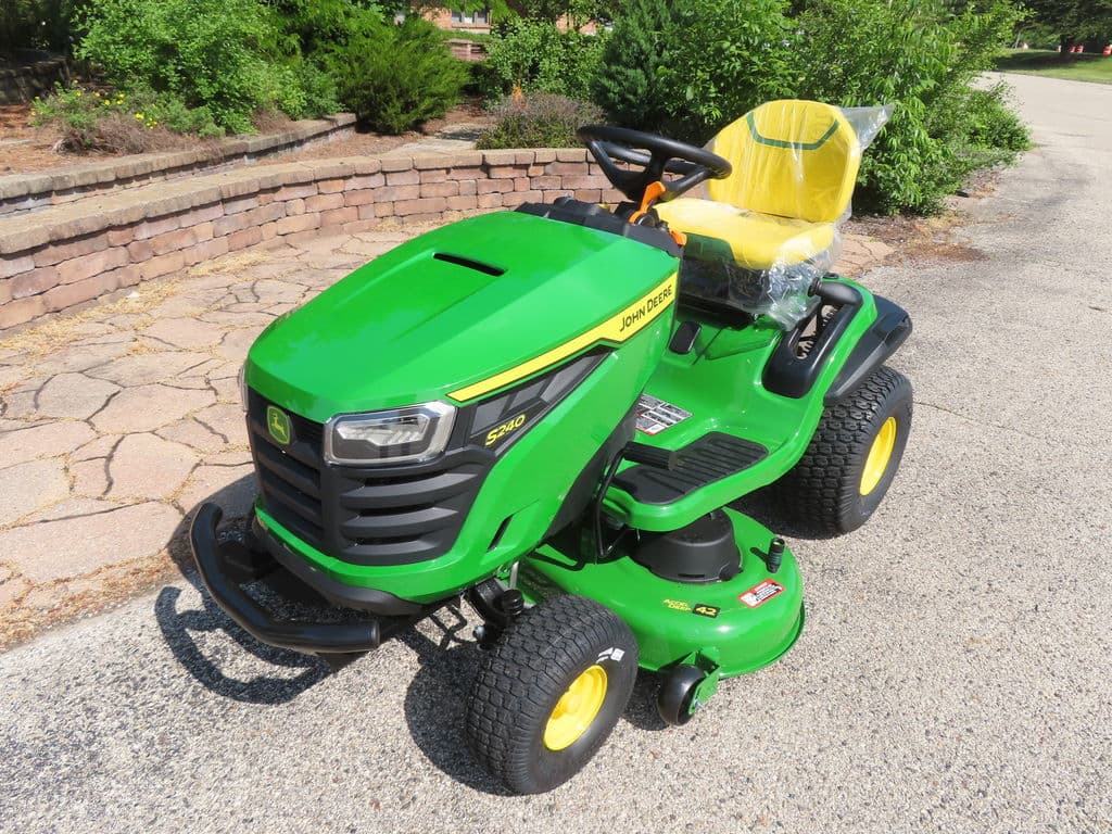 Image of John Deere S240 Primary image