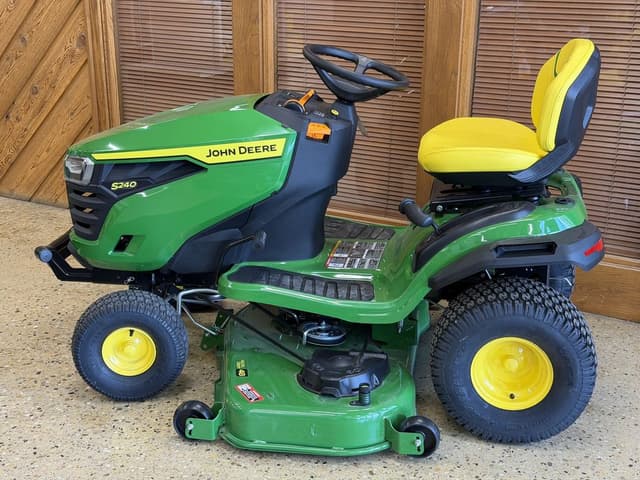Image of John Deere S240 equipment image 2