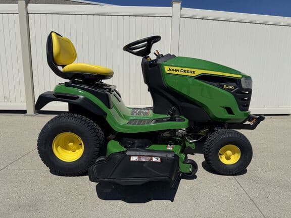 Image of John Deere S240 equipment image 2