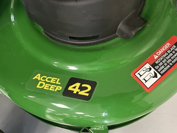Image of John Deere S240 equipment image 1