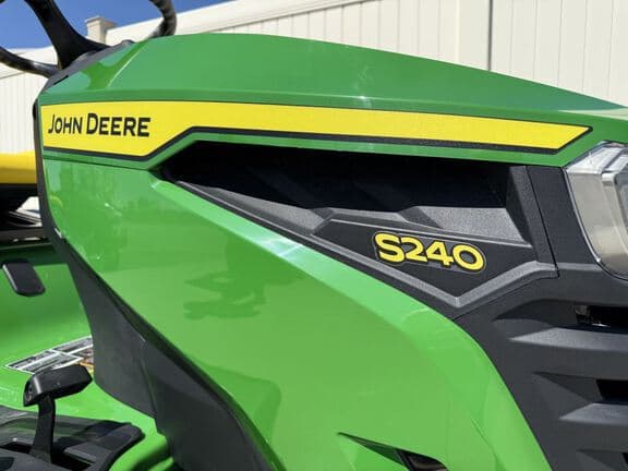 Image of John Deere S240 equipment image 4