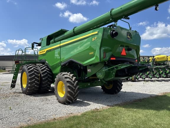 Image of John Deere S7 700 equipment image 1