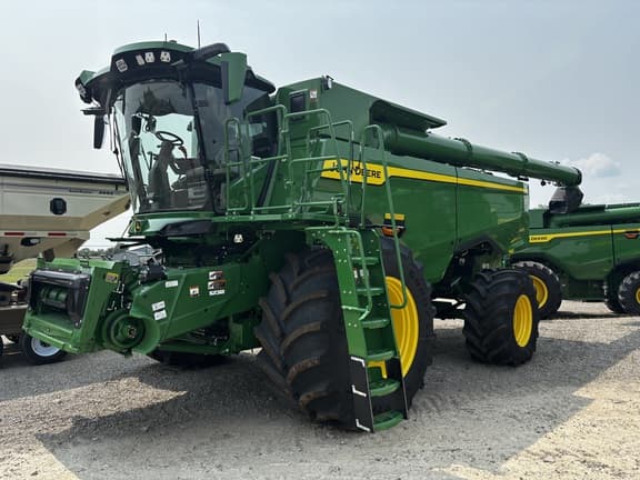 Image of John Deere S7 800 Primary image