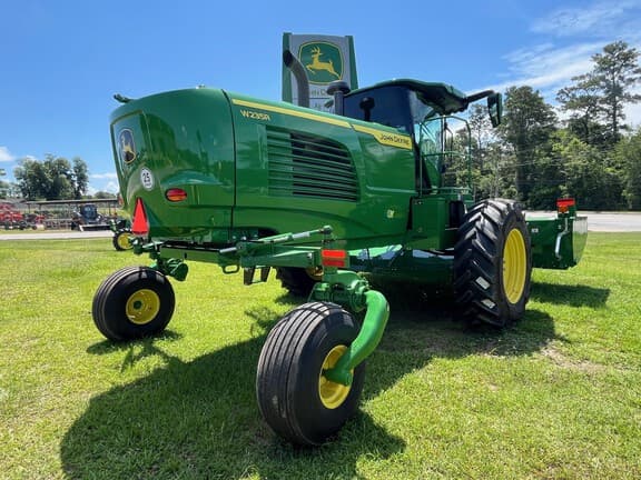 Image of John Deere W235R equipment image 3