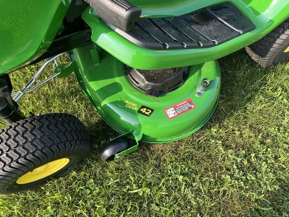 Image of John Deere X330 equipment image 4