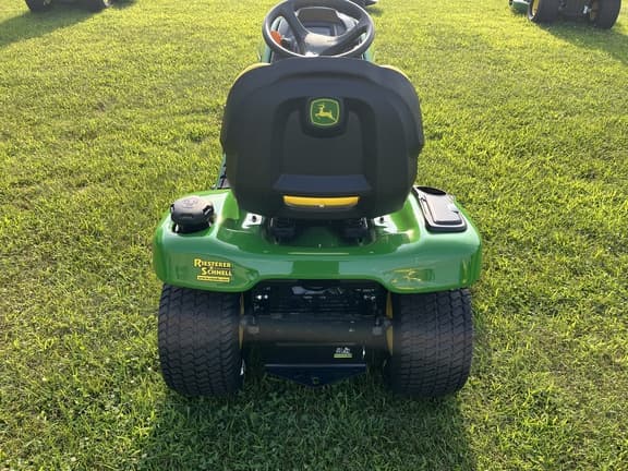 Image of John Deere X330 equipment image 3