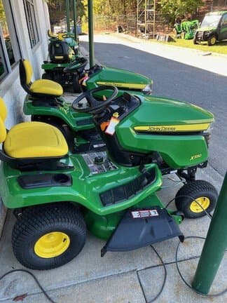 Image of John Deere X330 equipment image 1