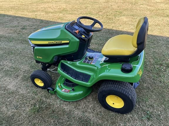 Image of John Deere X330 equipment image 4