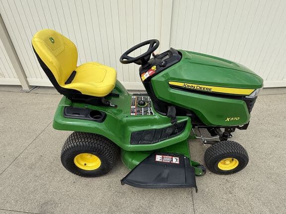 Image of John Deere X370 equipment image 3