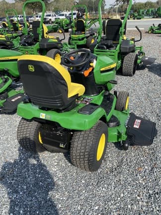 Image of John Deere X380 equipment image 3