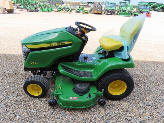 Image of John Deere X390 equipment image 4
