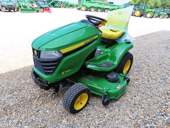 Image of John Deere X390 equipment image 3