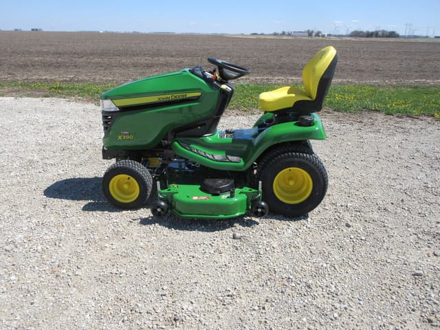 Image of John Deere X390 equipment image 2