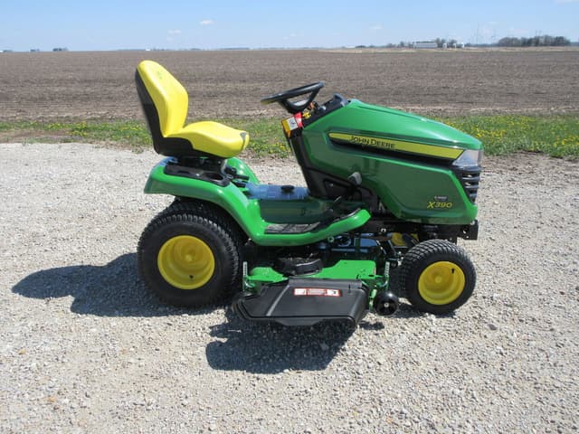 Image of John Deere X390 equipment image 3