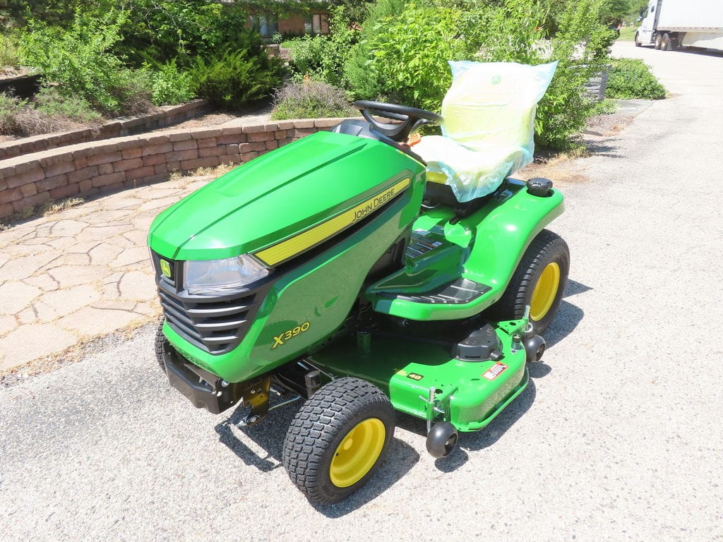 2026 John Deere X390 Equipment Image0