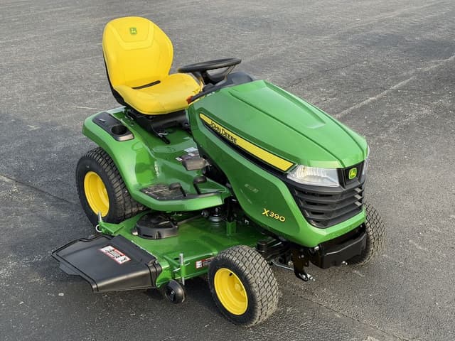Image of John Deere X390 equipment image 1