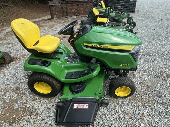 Image of John Deere X390 equipment image 4