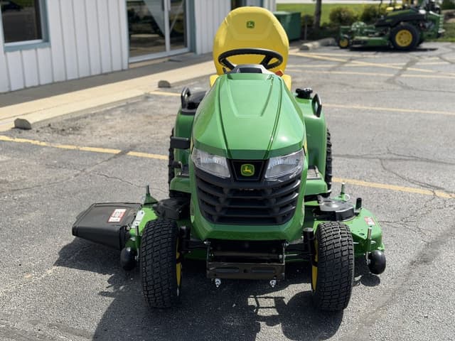 Image of John Deere X580 equipment image 2