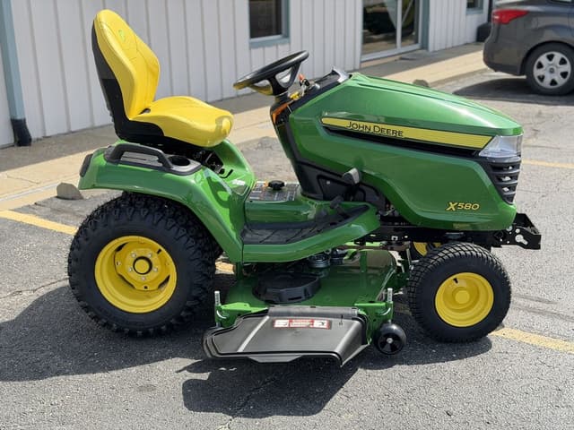 Image of John Deere X580 equipment image 4