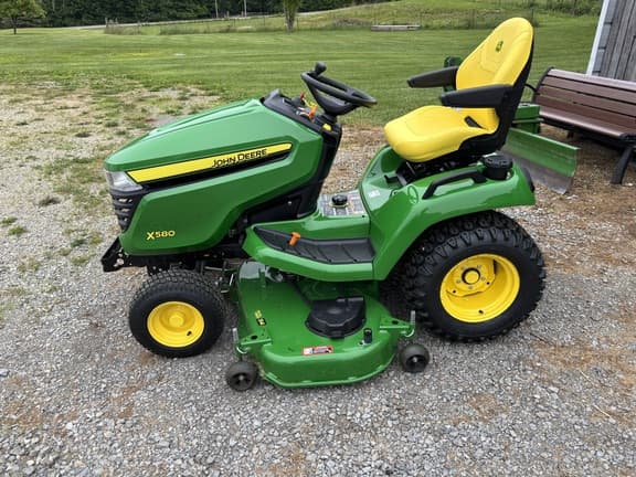 Image of John Deere X580 equipment image 1