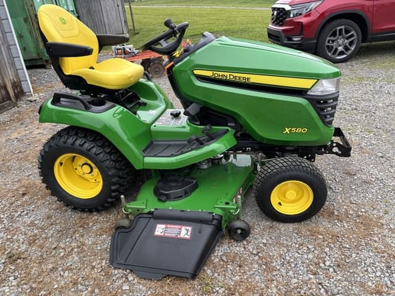 Image of John Deere X580 equipment image 4