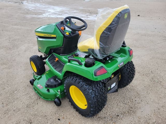 Image of John Deere X580 equipment image 3