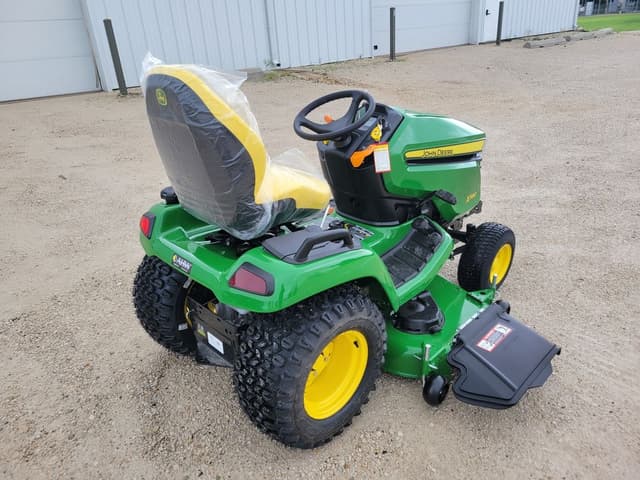 Image of John Deere X580 equipment image 2