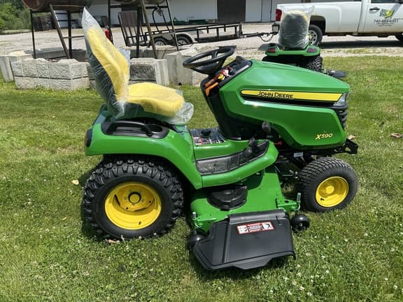 Image of John Deere X590 equipment image 3