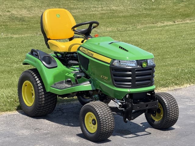 Image of John Deere X730 equipment image 1