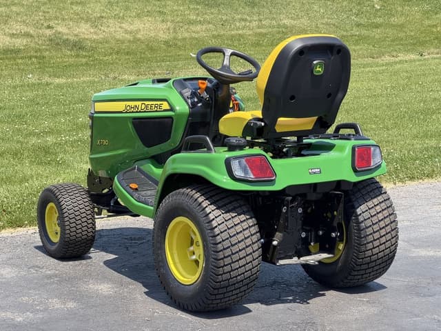 Image of John Deere X730 equipment image 2