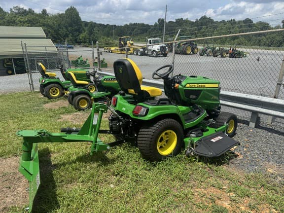 Image of John Deere X730 equipment image 3