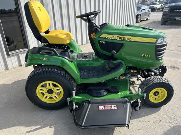 Image of John Deere X734 equipment image 1