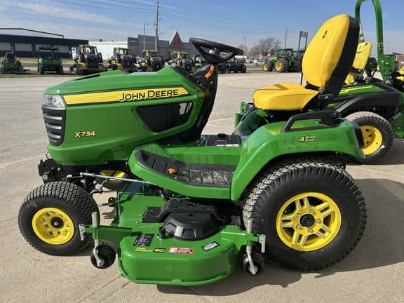Image of John Deere X734 equipment image 3